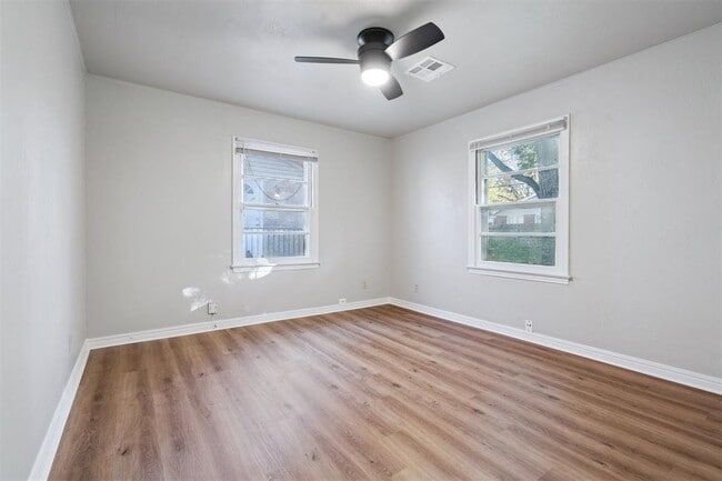 Building Photo - 1406 Sheffield Rd