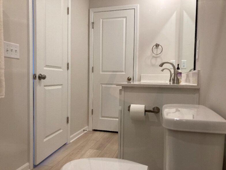 Building Photo - 12 Twiggs Ln