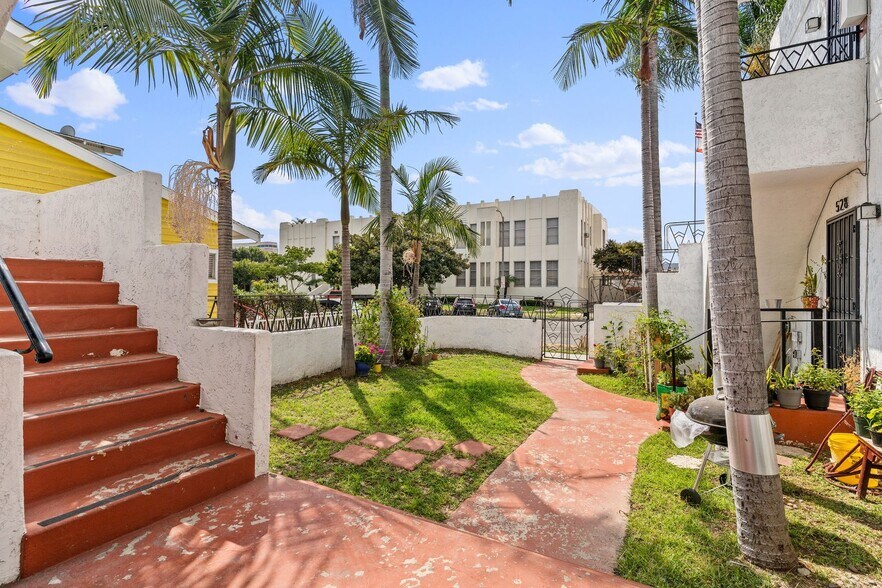 Building Photo - 526 Lime Ave