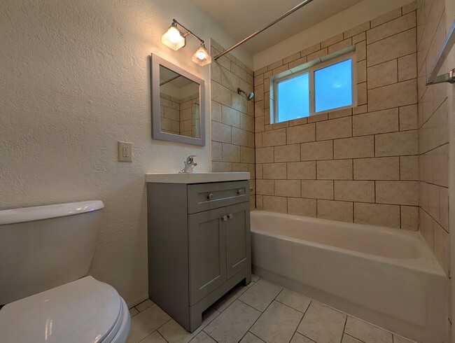 Building Photo - Nice 1 bed-1 bath apartment in Springfield