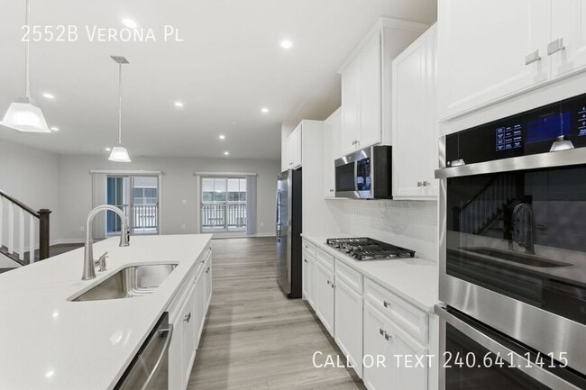 Building Photo - 2552 -B Verona Pl