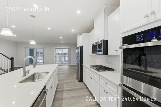 Building Photo - 2552B Verona Pl-