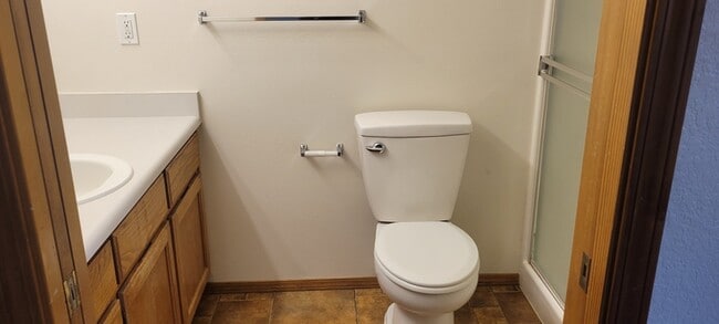 Building Photo - 2210 SW Bridge St