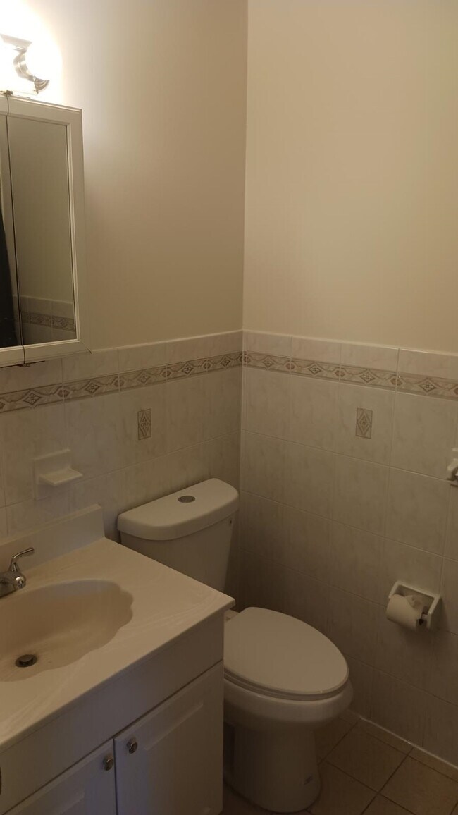 Building Photo - 316 Linden Ave