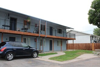 Building Photo - 903 Hersinger Pl