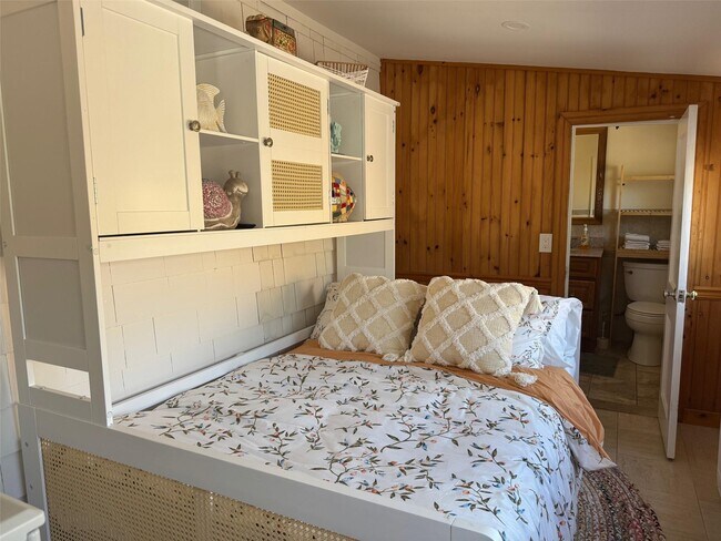 Building Photo - 917 Evergreen Walk