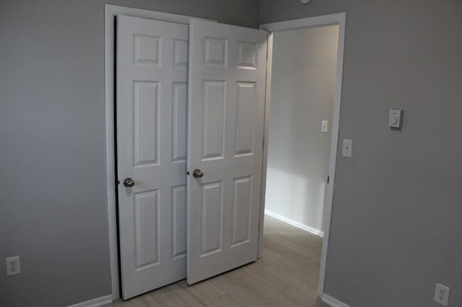 Building Photo - 3 Bedroom Ranch in Plainfield