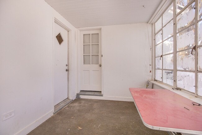 Building Photo - Spacious 3 bedroom/2 bath Cleveland Hts single family house!