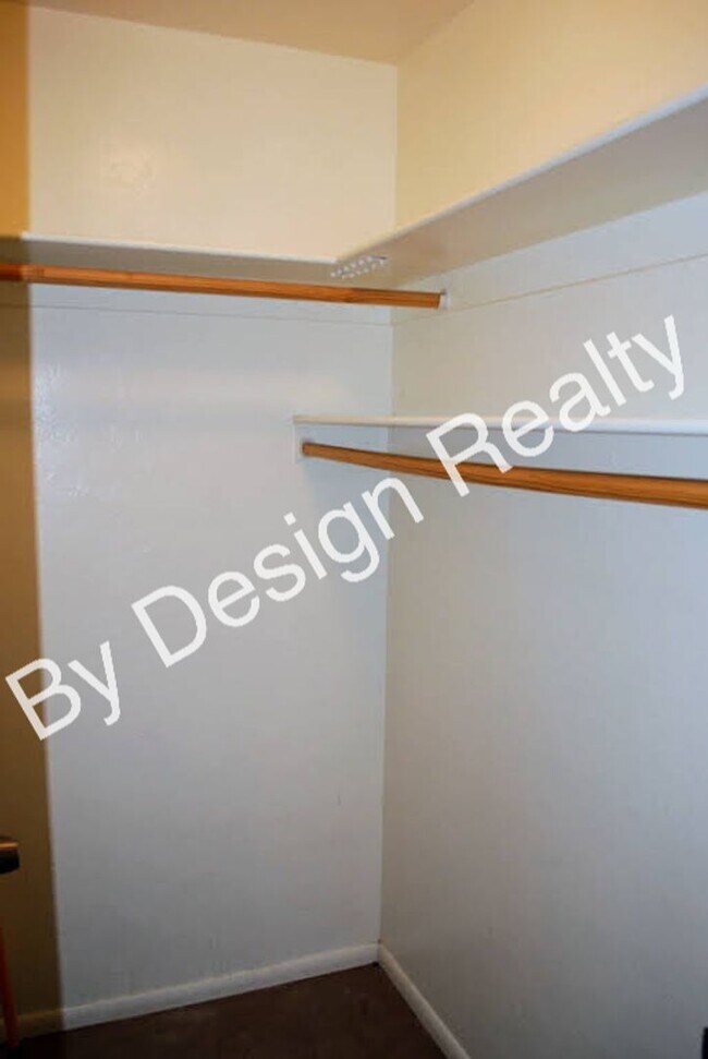 Building Photo - Mountain Ave 3 Bed 2 Bath Home - Contemporary Block Construction