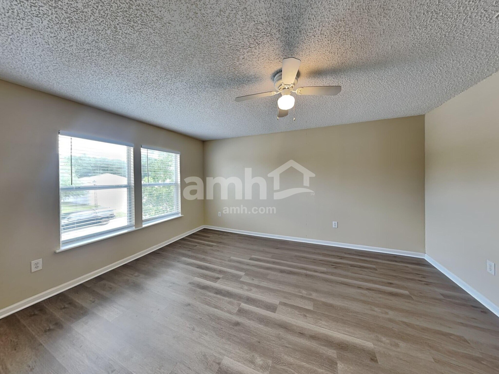 Building Photo - 11484 Brian Lakes Dr N