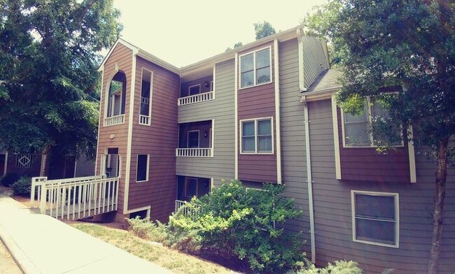 Building Photo - 632 N Wendover Rd