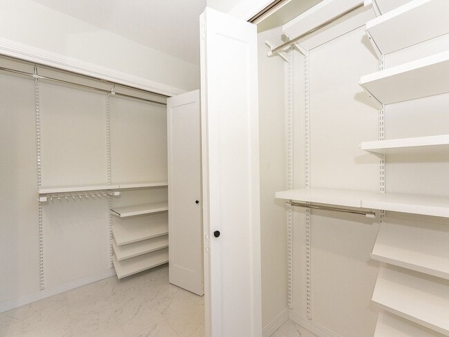 Building Photo - 4 BD remodeled Sylvan Heights home!
