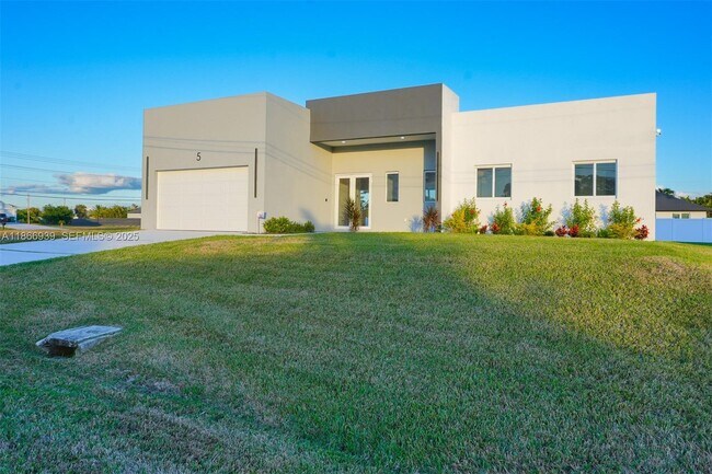 Building Photo - 5 SW 26th Pl