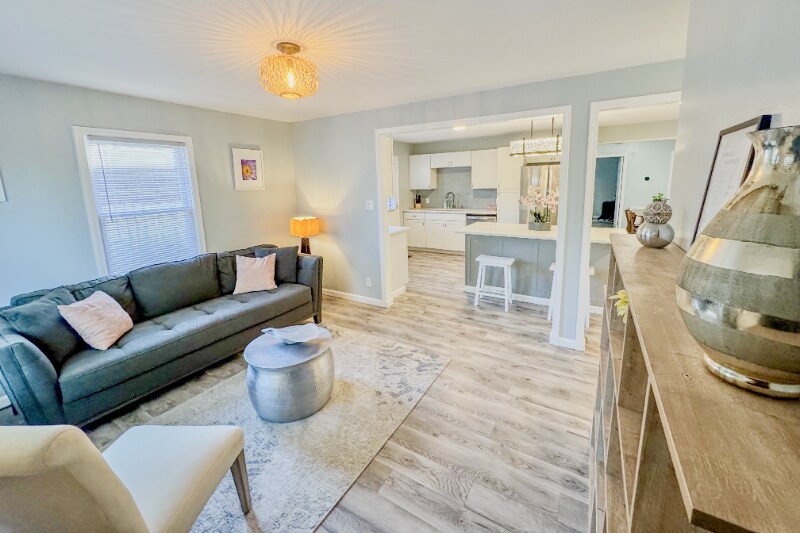 Building Photo - 618 Troy St