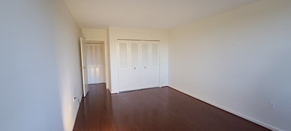 Building Photo - 10401 Grosvenor Pl