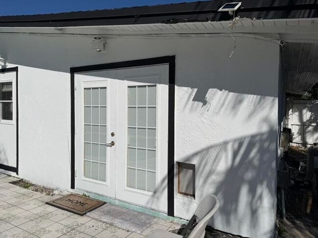 Building Photo - 1014 W Drew St