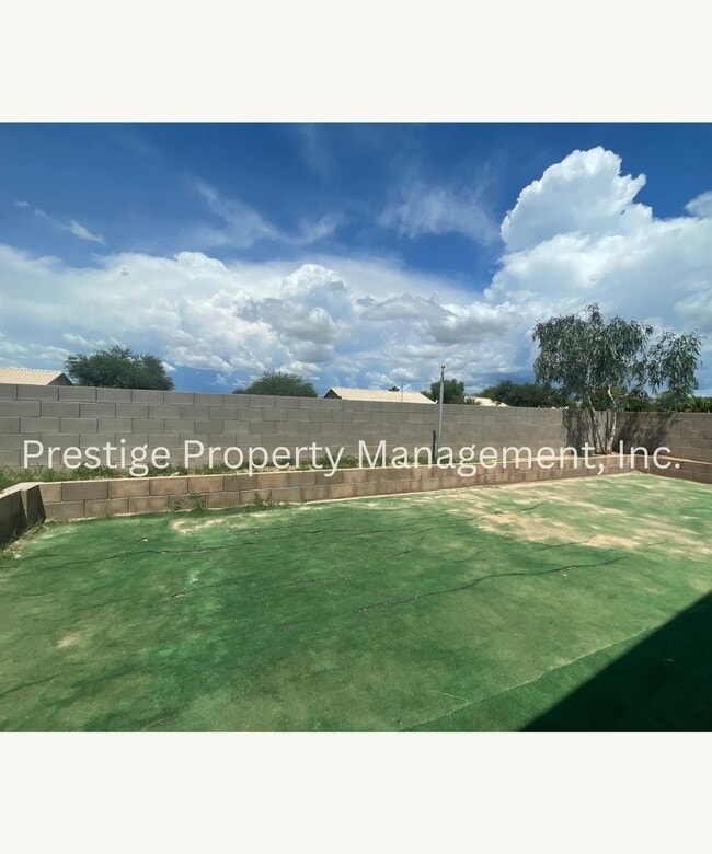 Building Photo - Charming All Tile 4/2 Rita Ranch Home
