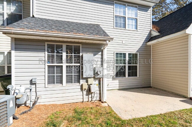 Building Photo - 10212 University Park Ln