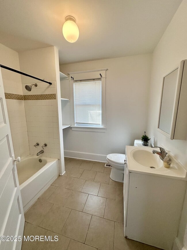 Building Photo - 139 Otis Ave