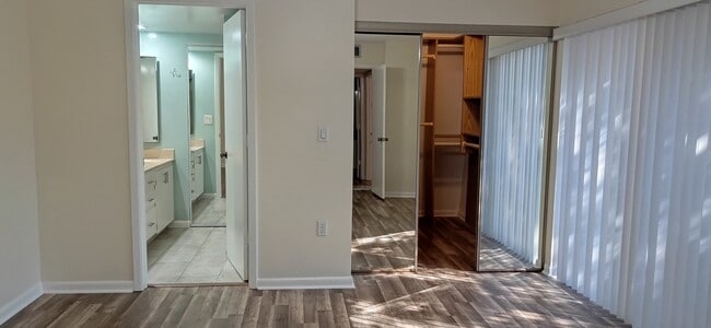 Building Photo - 2706-2712 12th Ct