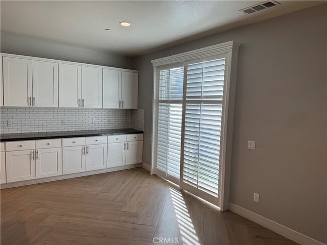 Building Photo - 501 Villa Way