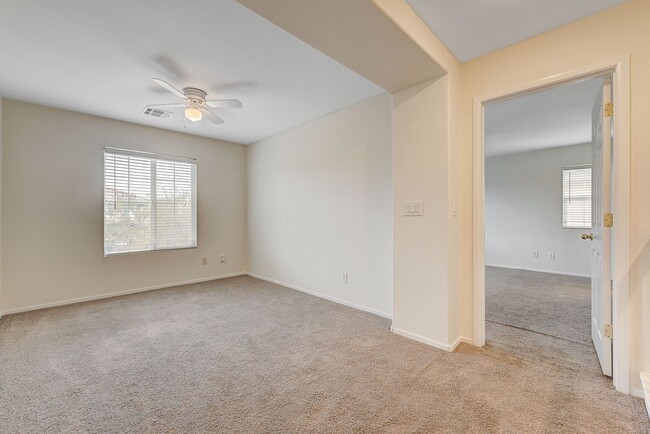 Building Photo - *MOUNTAINS EDGE 3 BED 2.5 BATH * COMMUNITY POOL, FITNESS CENTER, AND SPA *