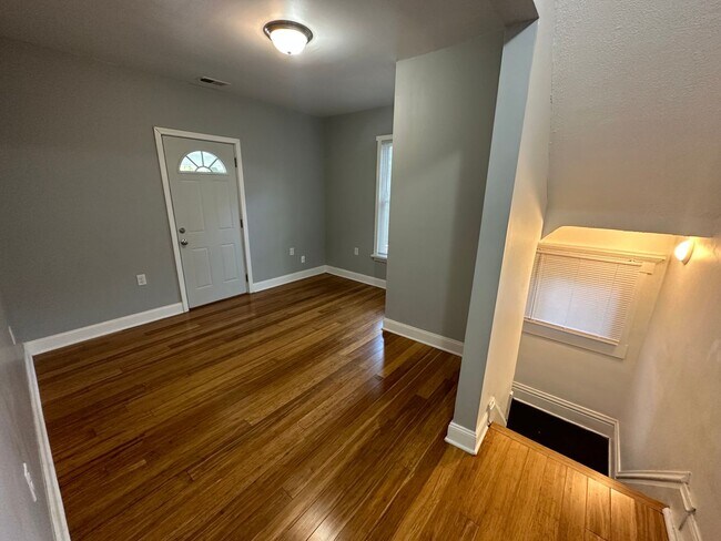 Building Photo - 460 Alden Ave