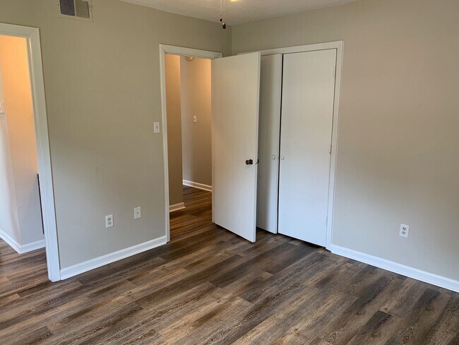 Building Photo - 109 Mark Twain Cir