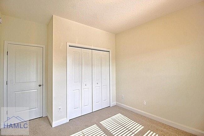 Building Photo - 302 Mcclelland Lp NE