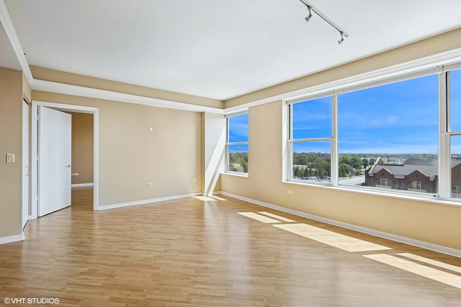 Building Photo - 77 S Evergreen Ave