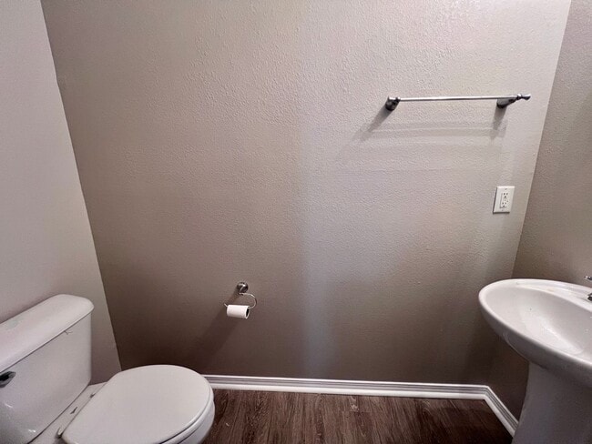 Building Photo - 2 bedroom 2.5 bath Townhome in Godley Park