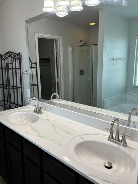 Building Photo - 1428 Montoya Ln