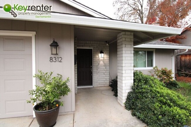 Building Photo - 8312 Camelback Ct