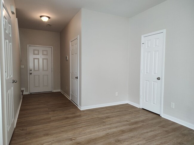 Building Photo - Pristine home located in the Woodbury comm...