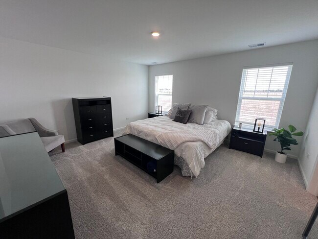 Building Photo - 25701 W Yorkshire Dr