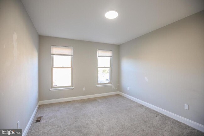 Building Photo - 530 N Montford Ave