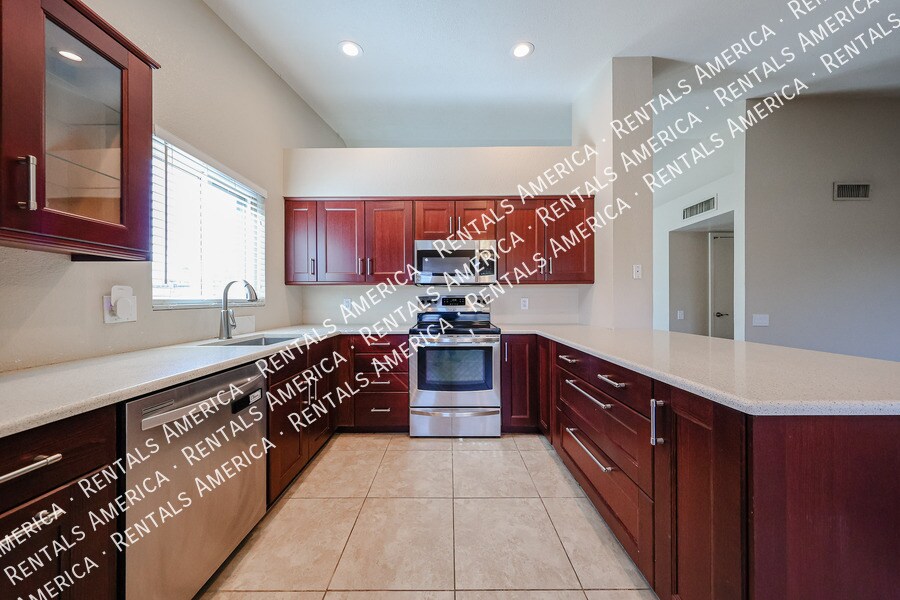 Building Photo - 4583 W Elgin St