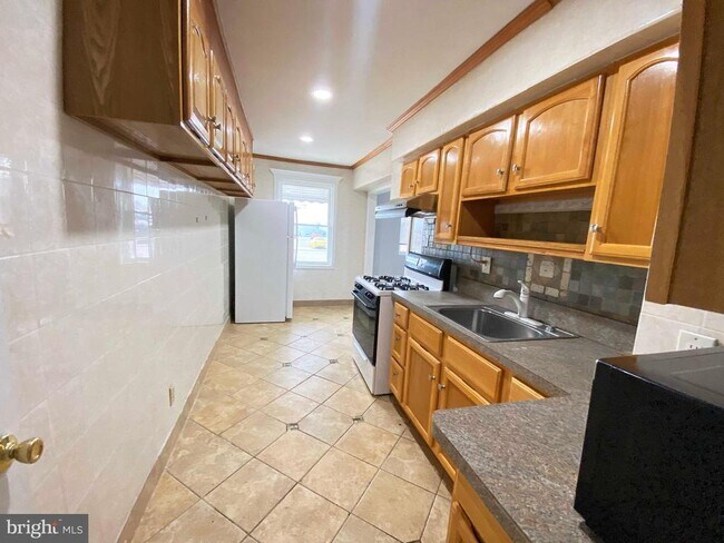 Building Photo - 6330 Leonard St