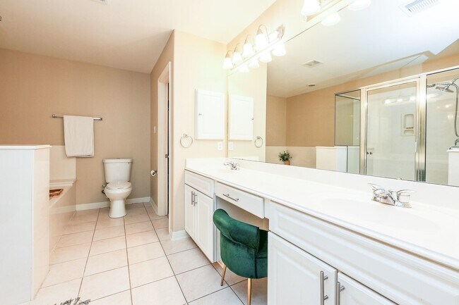 Building Photo - 2865 Westhollow Dr