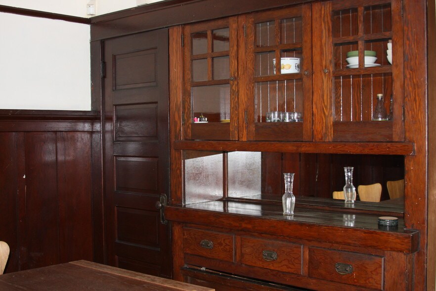 dining room - 3028 8th Ave