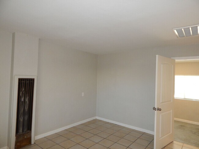 Building Photo - Available NOW! Private 1 bedroom with AC