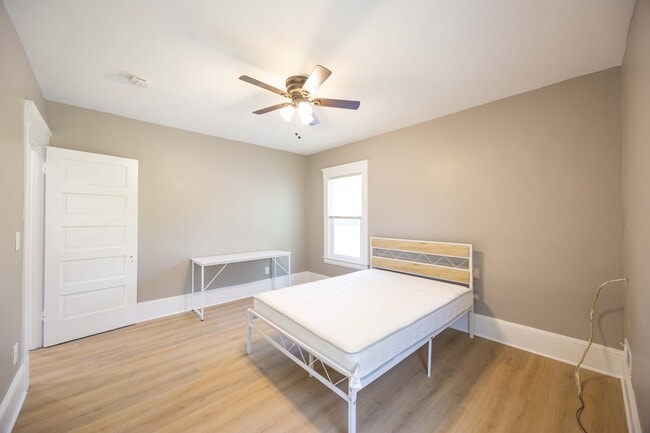 Building Photo - 1496 E 107th St