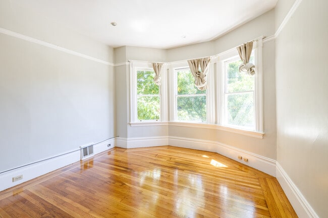 Building Photo - 2840 Bryant St