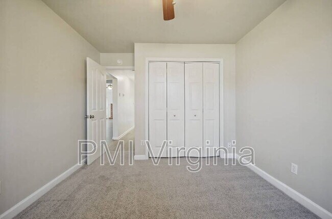 Building Photo - 1853 Rising Sun Arch