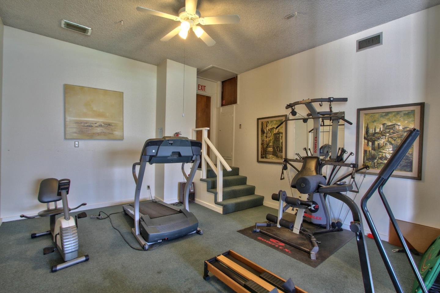 Building Photo - 158 Kern St