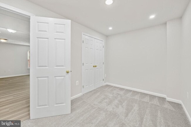 Building Photo - 306 Kings Crest Dr