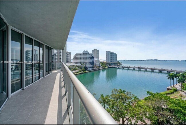 Building Photo - 495 Brickell Ave