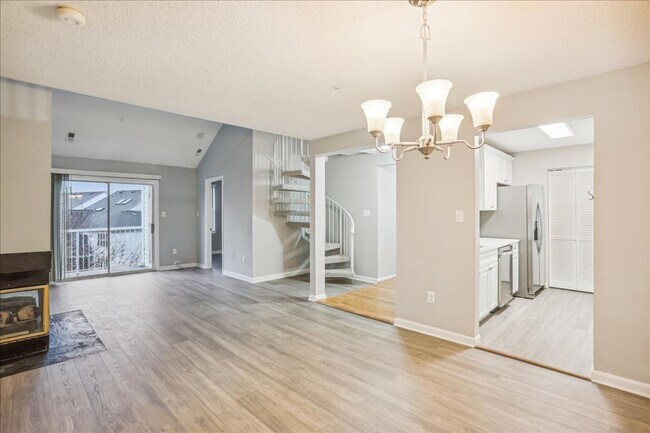 Building Photo - Great 3+2+ Loft in Germantown!