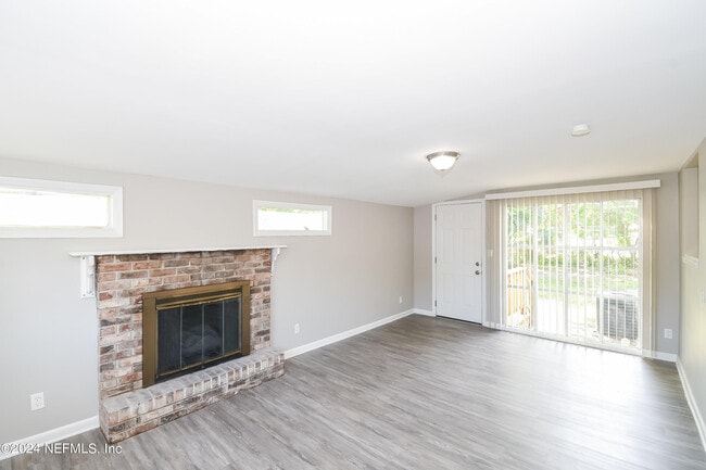 Building Photo - 6238 Green Pine Ln