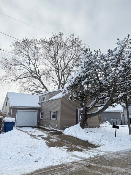 FRONT - 2525 W Abbott Ave